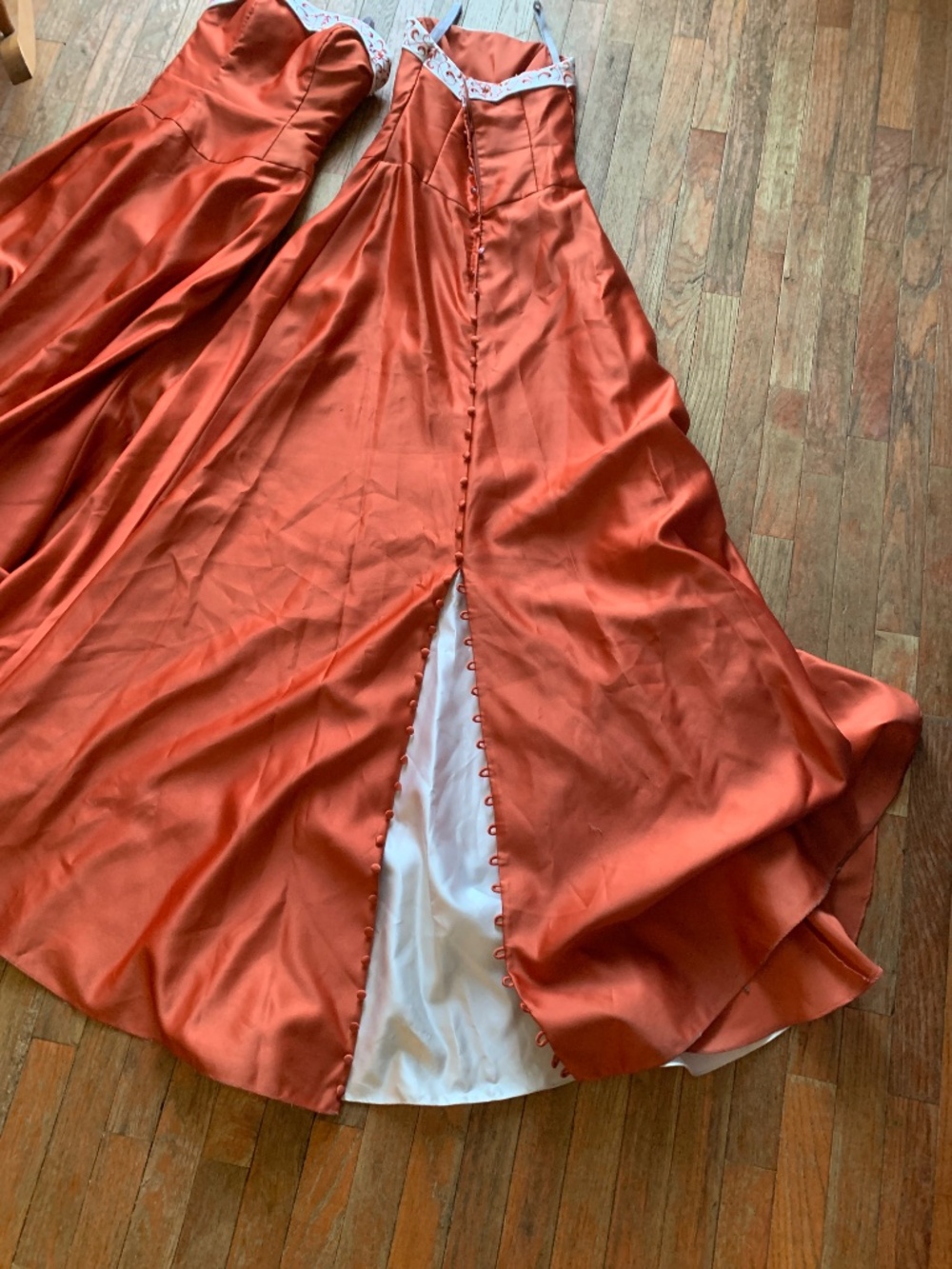 2 Formal Dresses - Picture 4 of 9